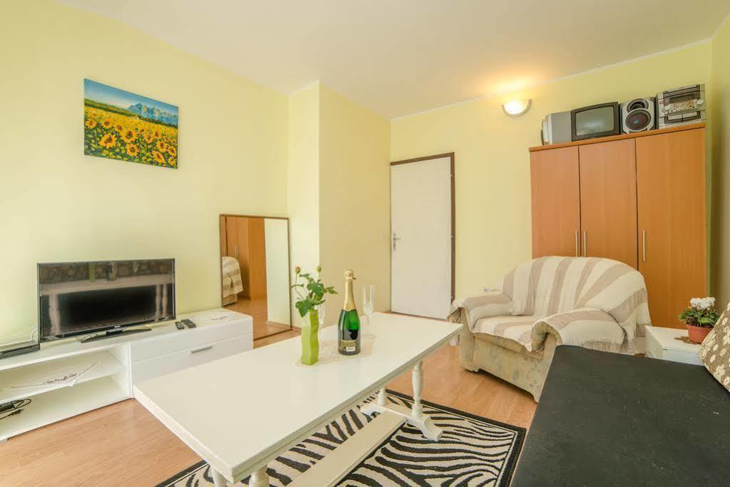 Apartments Betty Borik Rovinj Exterior photo